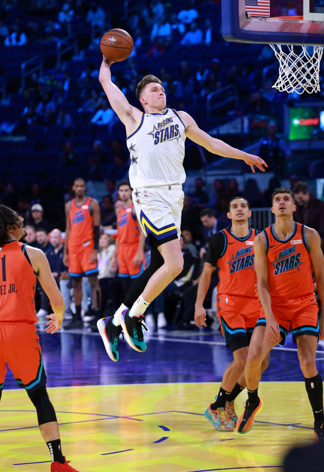 九游娱乐-NBA常规赛关键时刻走向成谜，洛杉矶湖人内部沟通，信心回归，更衣室氛围转暖的简单介绍